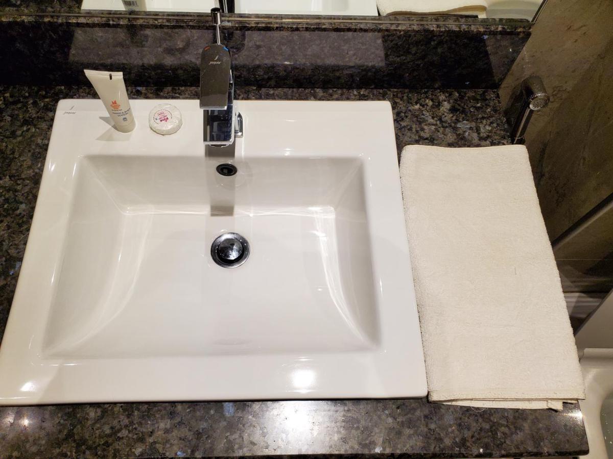 Millennium Terrace Hotel 캄팔라 외부 사진