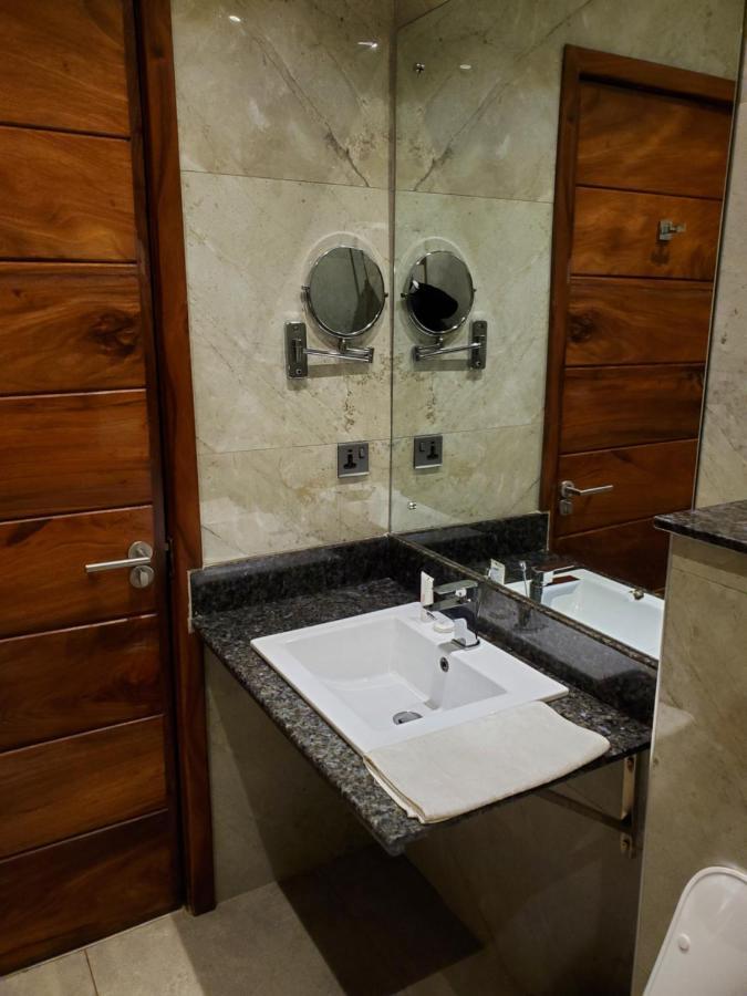 Millennium Terrace Hotel 캄팔라 외부 사진