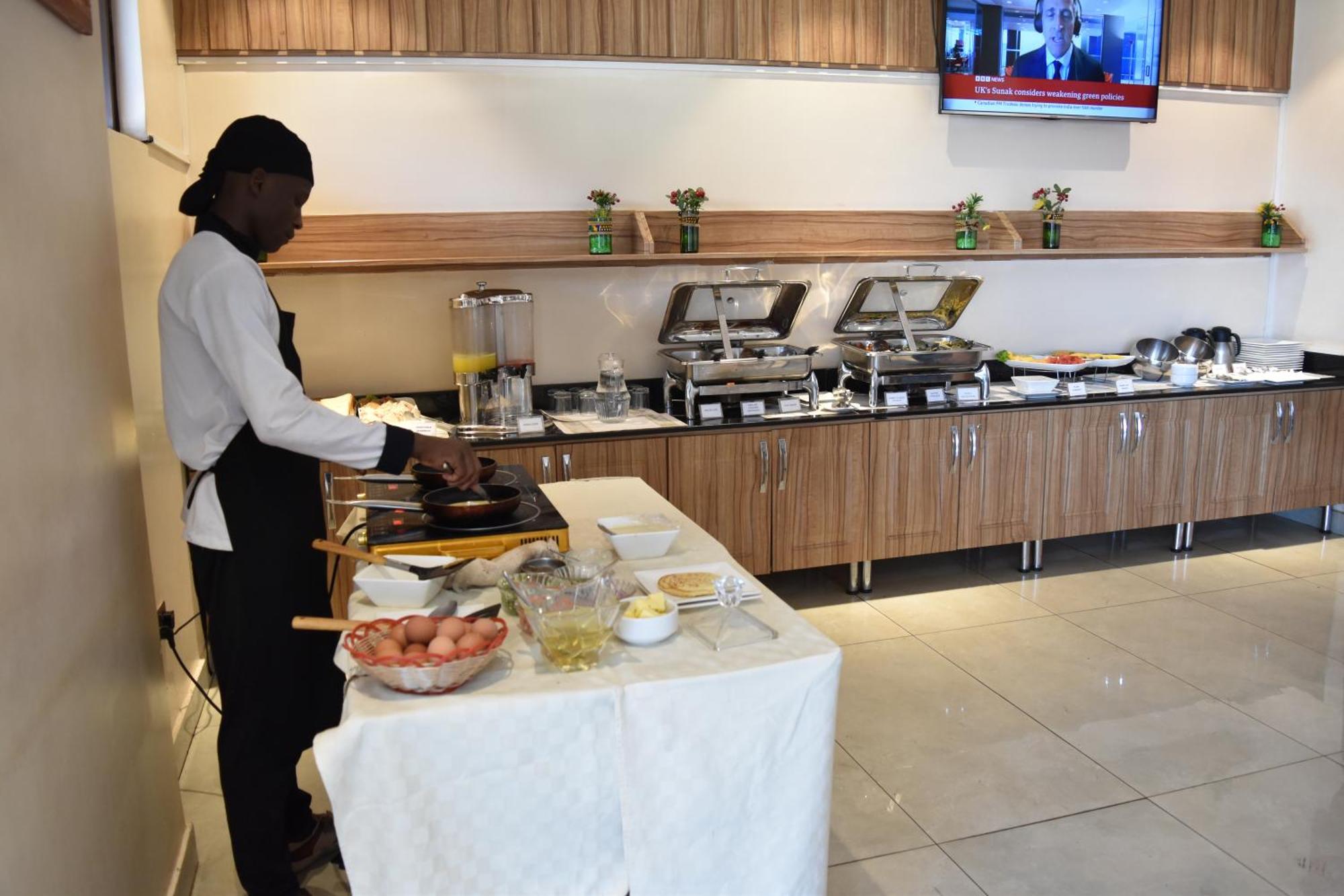 Millennium Terrace Hotel 캄팔라 외부 사진